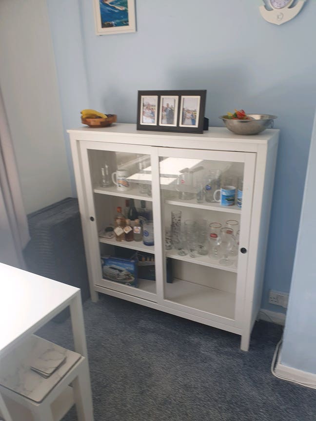 One furnished double room. Main Photo