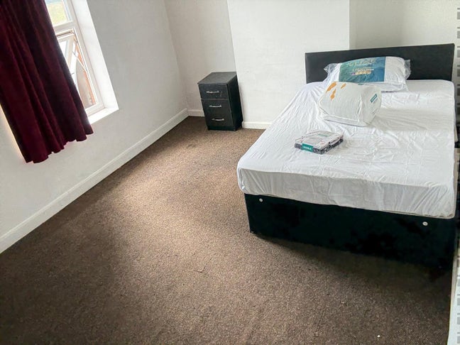 Free Hmo-Rooms Available Main Photo