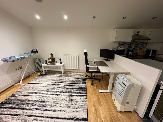 Beautiful, Spacious Studio Main Photo