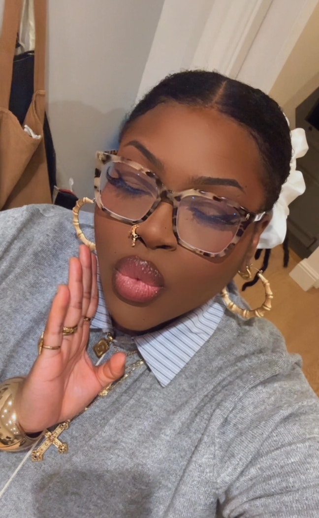 28 year old woman seeking a flatmate! Main Photo