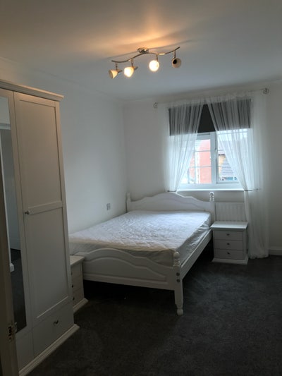 Lovely double with shared ensuite- Bradley Stoke Main Photo