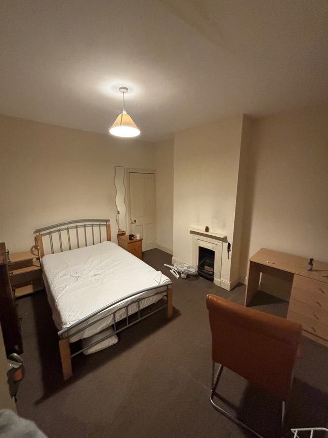 1 room available in spacious house!🫶🏽 Main Photo