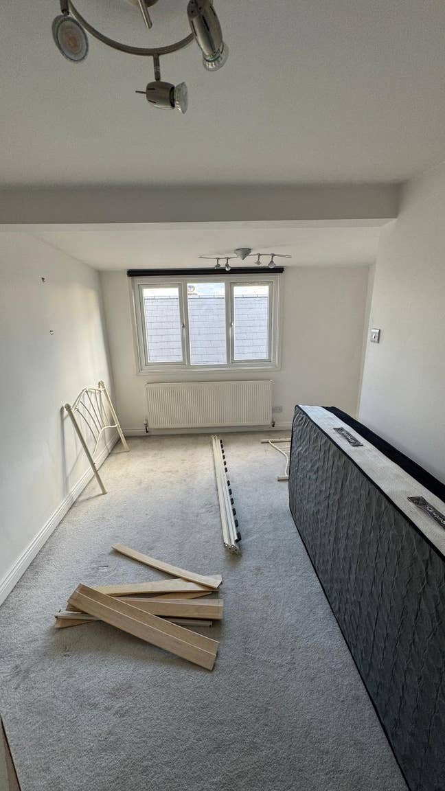 2 bedrooms available in shared house  Main Photo