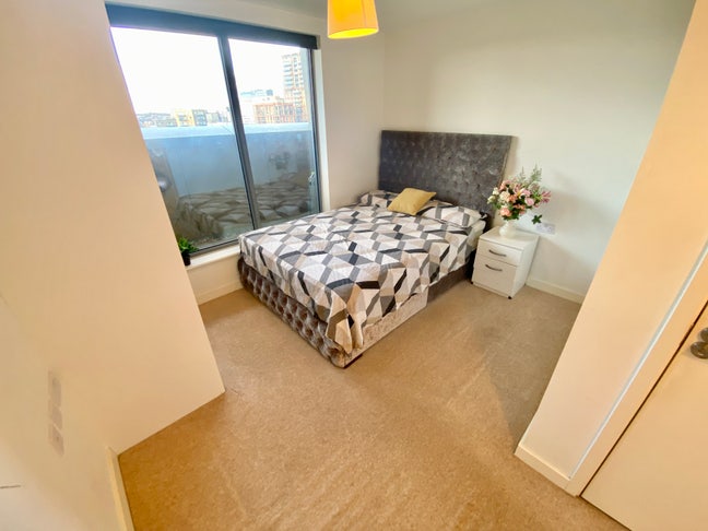 🤍 Elegant Ensuite Room • Elizabeth House HA9 •  Main Photo