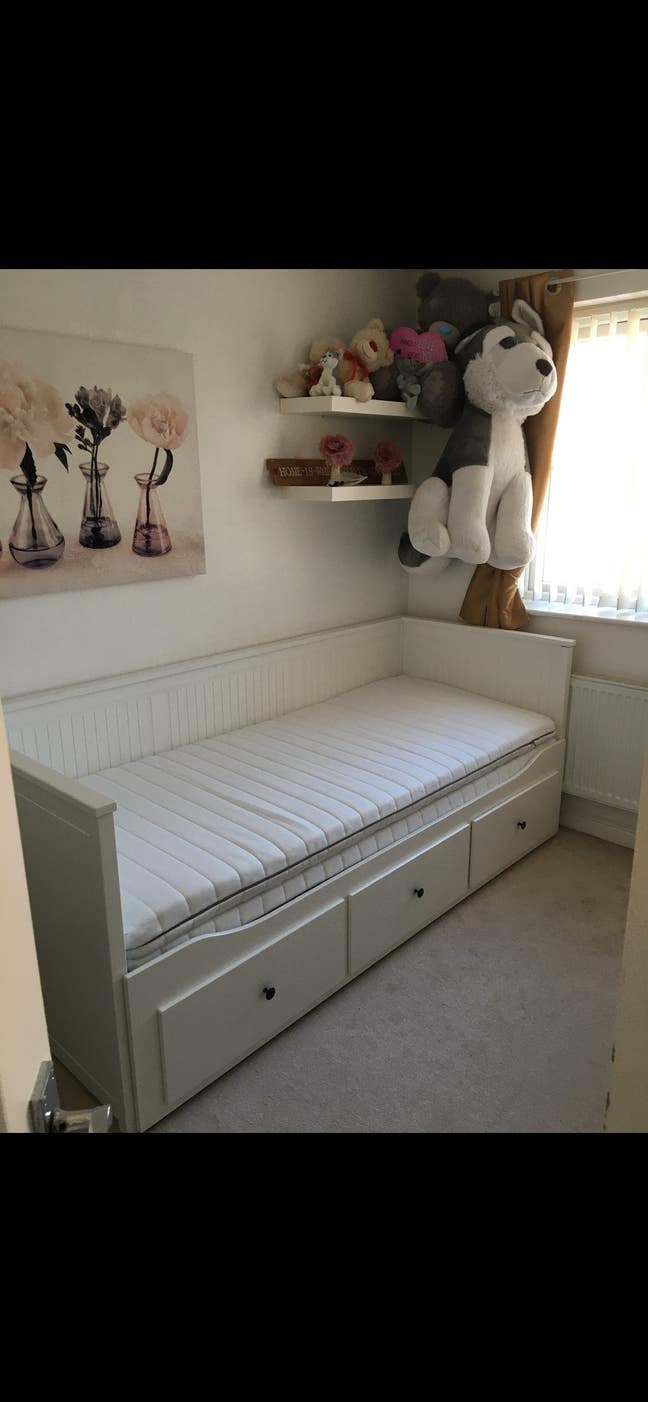 Bedroom available in House with Live in Landlord Main Photo