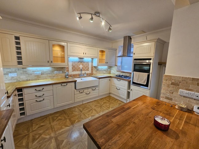 3 Outbuildings WFH, alfresco dining, Pets ok,  Main Photo