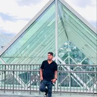 Professional Male seeks a single or double room Main Photo