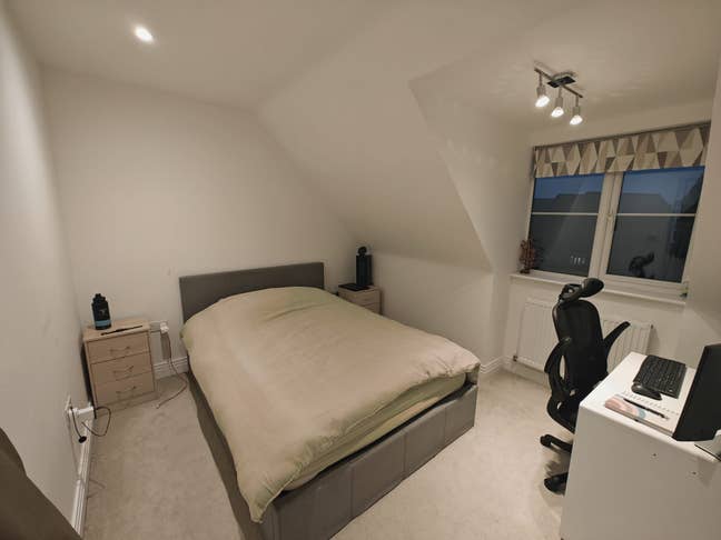 A beautiful and spacious double room is available  Main Photo