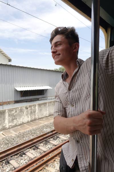 Looking for professionals or postgraduate students Main Photo