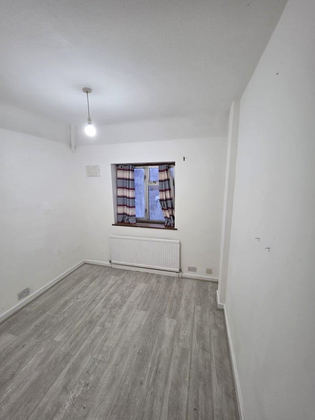 Rooms available  Main Photo