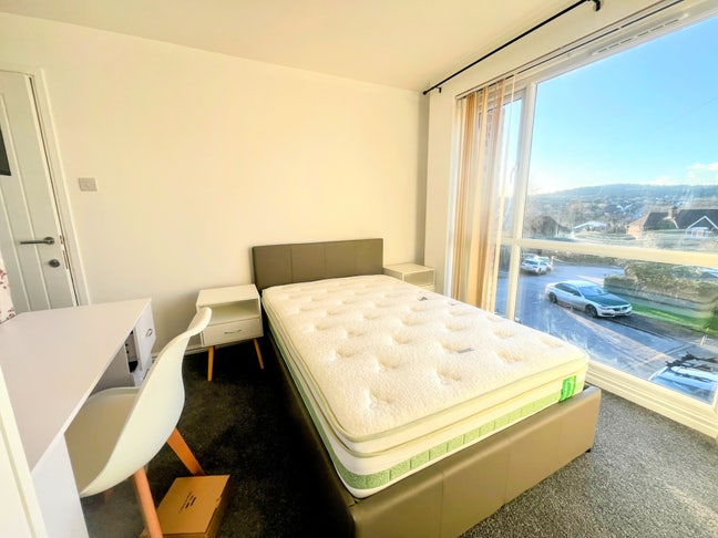 New Aldershot ensuite rooms with garden + parking Main Photo