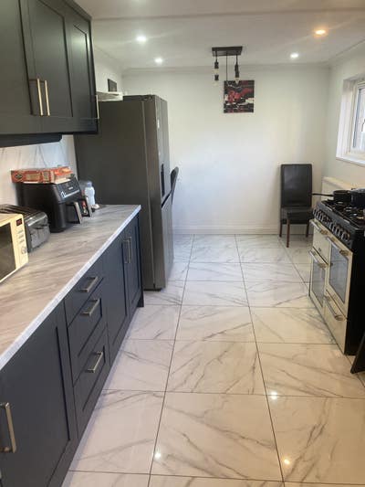 Beautiful Large Bedroom For Rent Main Photo