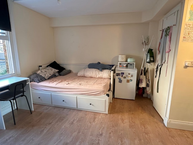 En-Suite Room near Goldhawk Road Fast Commute Main Photo