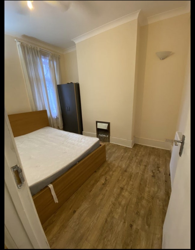 Double Room To Let Goodmayes close to station Main Photo