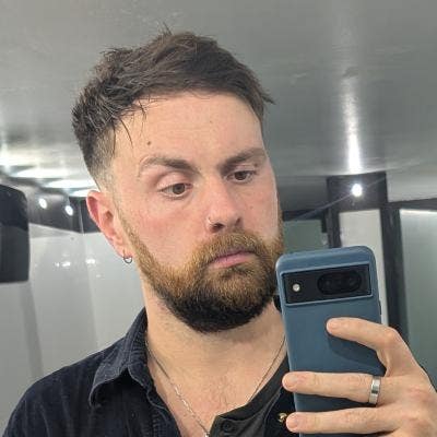 Professional Male seeks a double room Main Photo