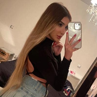 Professional Female seeks a single or double room Main Photo