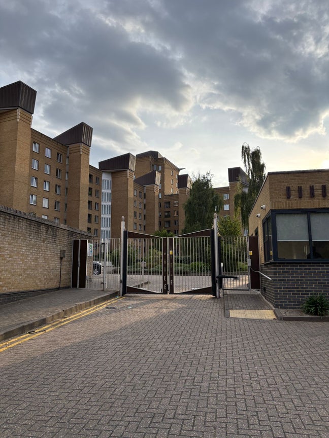 South facing, riverfront ensuite room in Zone 2 Main Photo