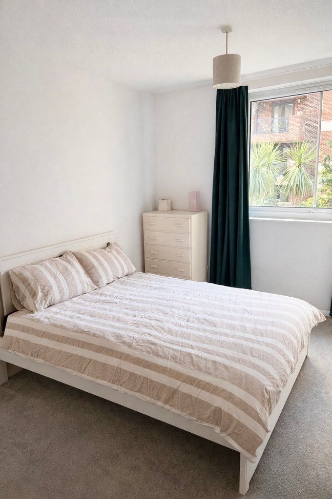 Victoria/Pimlico - double bedroom Main Photo
