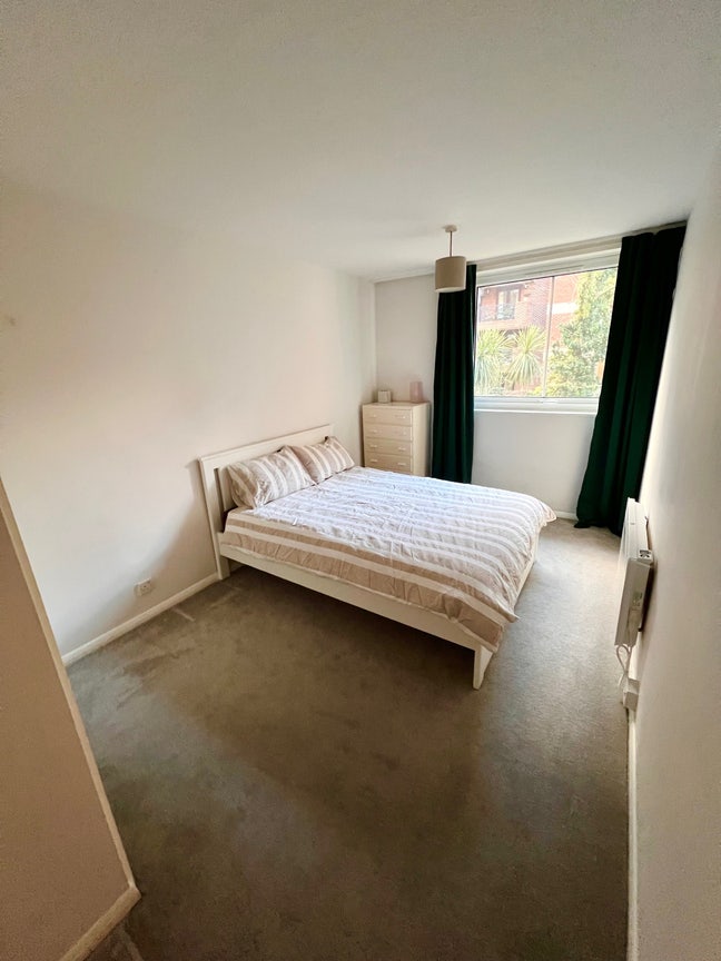Victoria/Pimlico - double bedroom Main Photo