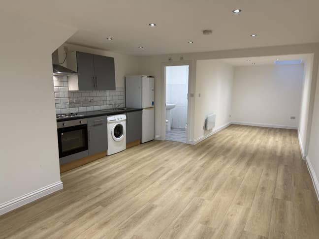 Newly Refurbished Studio Flat Main Photo