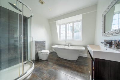 6 Bedroom Spacious Modern House Available Main Photo