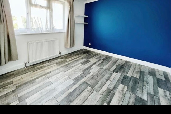 2 spacious bedrooms Available  Main Photo