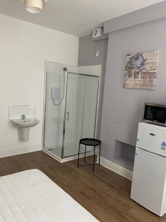 Large Double Room with Ensuite Main Photo