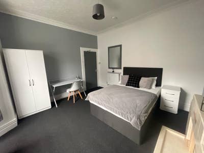 🌟LARGE room / All Bills Included & Low Deposit 🌟 Main Photo