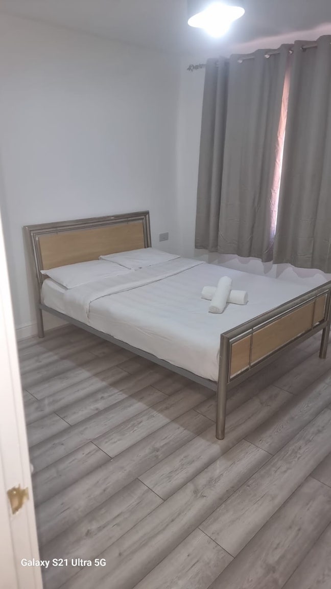 2 bedroom flat next to South Ruislip station  Main Photo