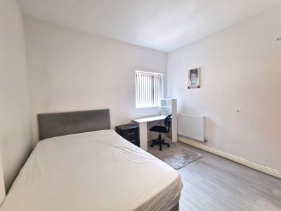 ** LARGE En Suite City Centre - ll Bills Included! Main Photo