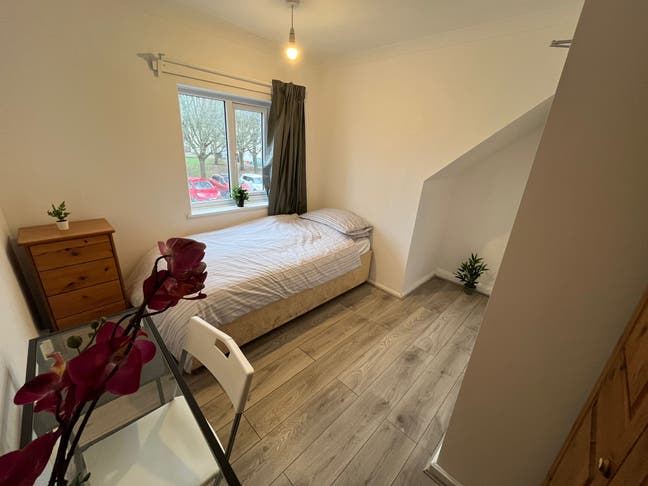 All bills included I Basildon Main Photo