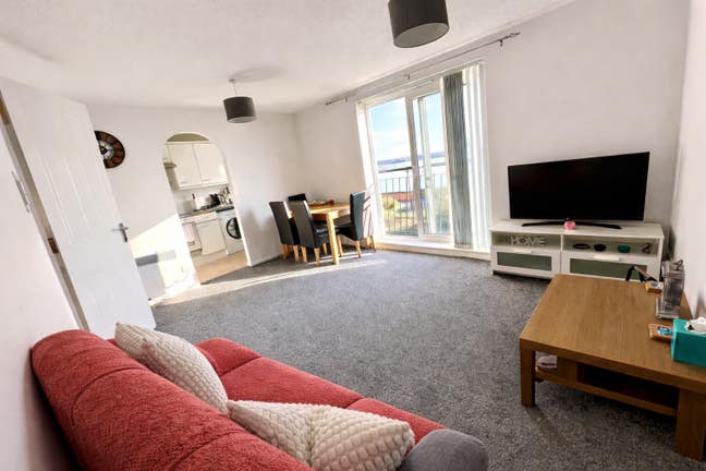 Riverside Double Room 7mins to Grays Station  Main Photo