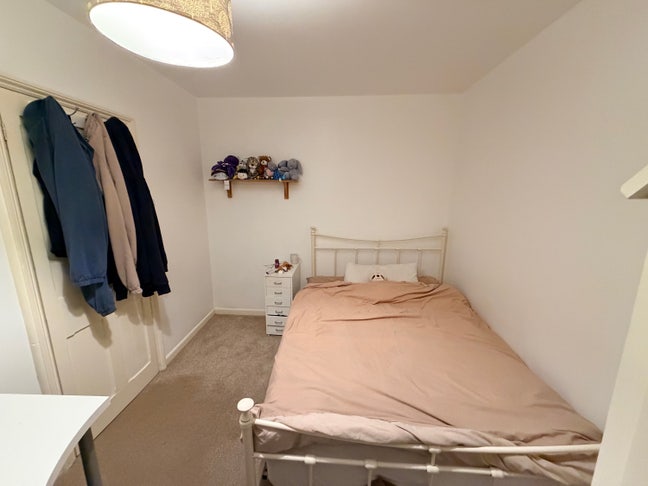 Looking preferably for a female flatmate  Main Photo