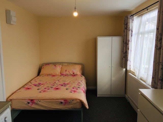 Excellent studio - Palmers Green N13 Main Photo