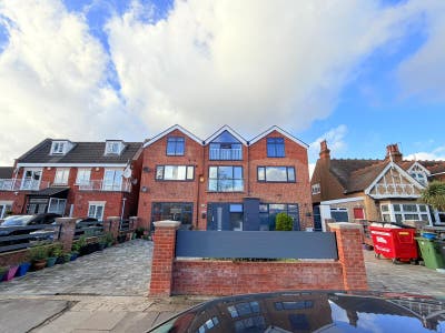 Newly Built Furnished Studio Flat in IG6  Main Photo