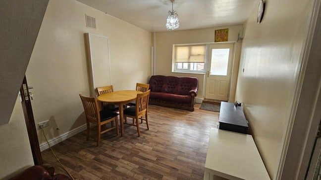 Bright Double Bedroom house Main Photo