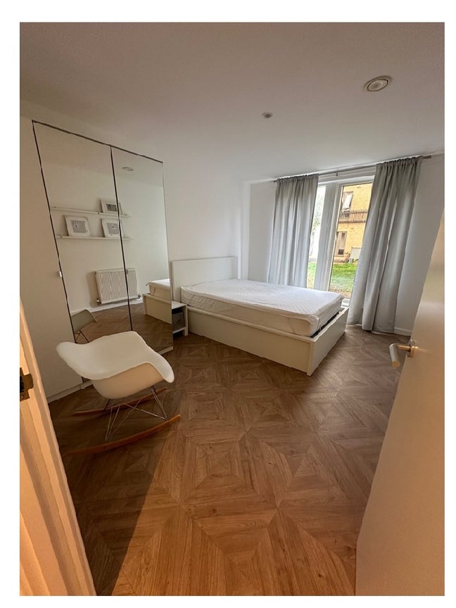 Stylish One-Bedroom Ground Floor Apartment to Let Main Photo