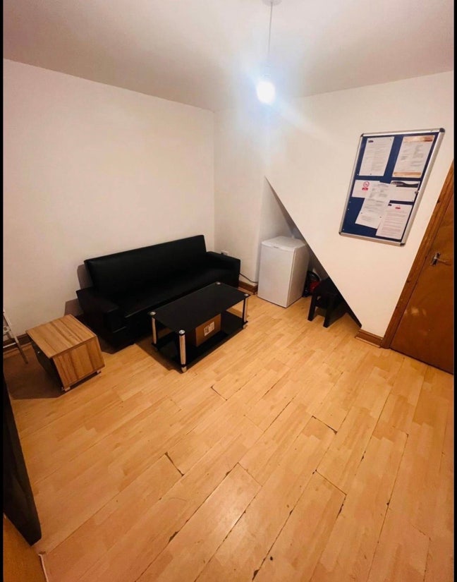 1 room house for rent  Main Photo