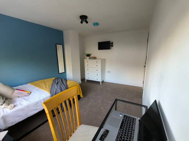 Amazing Large Ensuit Double Room With Parking  Main Photo