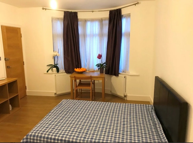 Studio Flat, Iveagh Avenue, NW10 Main Photo