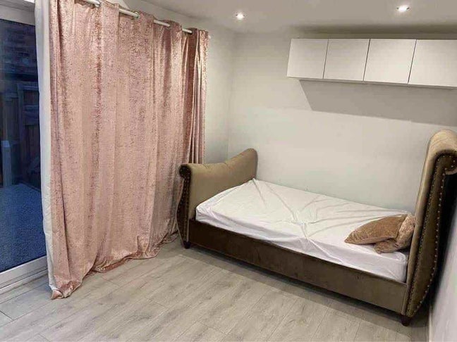 Double room in a 2-bedroom house  Main Photo