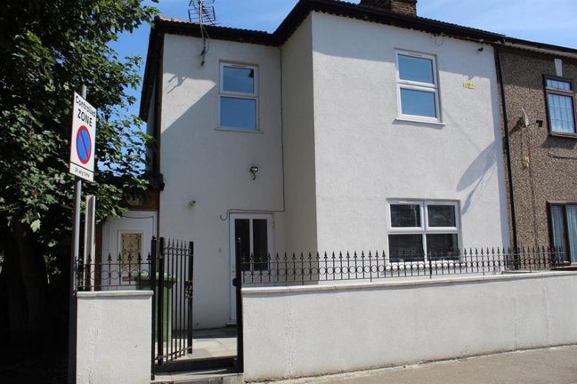 Double Room For Rent &pound;725 a Month  Main Photo