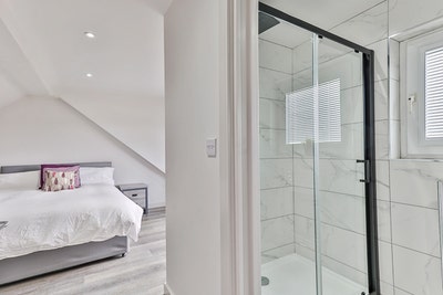 Modern, Furnished Room Available Professional home Main Photo