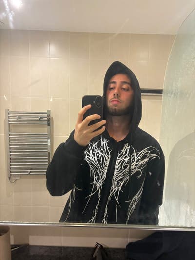 25 year old looking for a flatmate  Main Photo