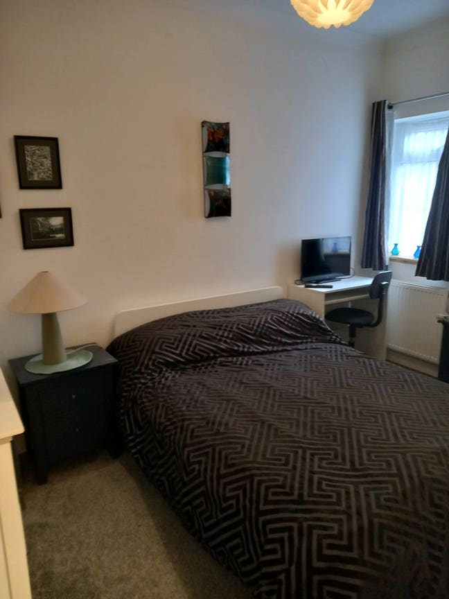 Quiet flat excellent transport links, clean, comfy Main Photo