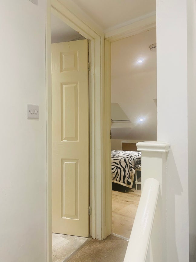 Loft bedroom in shared house Main Photo