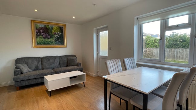 2 bedroom 2 bathroom ground floor flat Main Photo