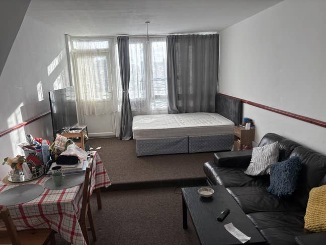 King sized room in shared flat. Main Photo