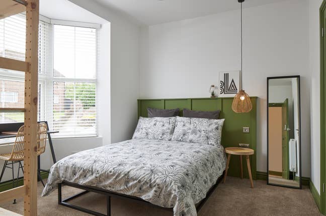 23HR | Ashford Int Station | 3 x Dbl Ensuite  Main Photo