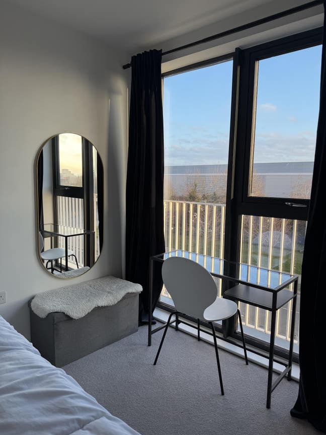 Large doble room with private bathroom  Main Photo